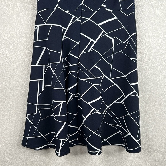 Owin Blue & White Geo Print with Lace Waist Sleeveless Midi Dress Size Large - Picture 5 of 7